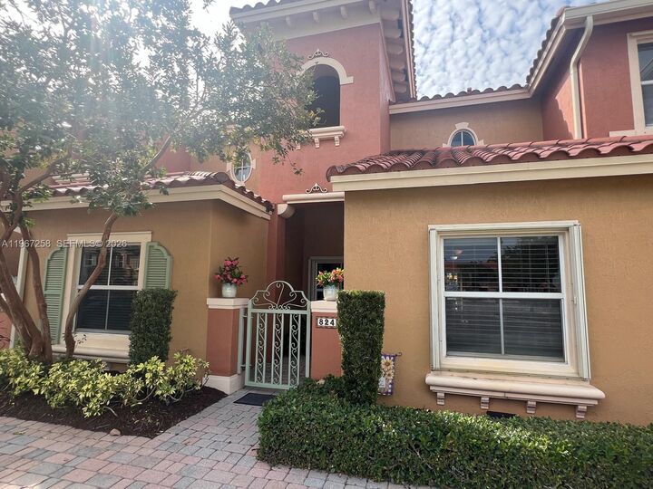 Property Photo:  824 SW 143rd Ter 203  FL 33027 