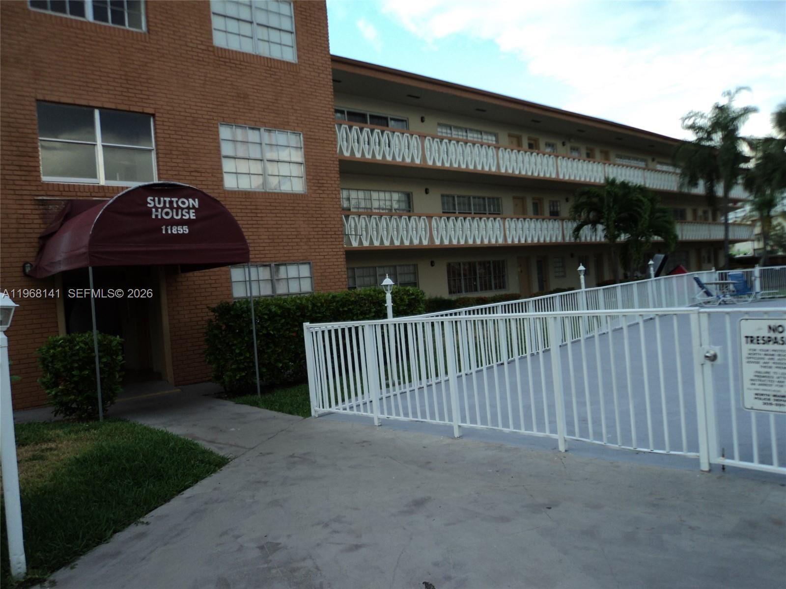 Property Photo: 11855 NE 19th Dr 5 FL 33181
