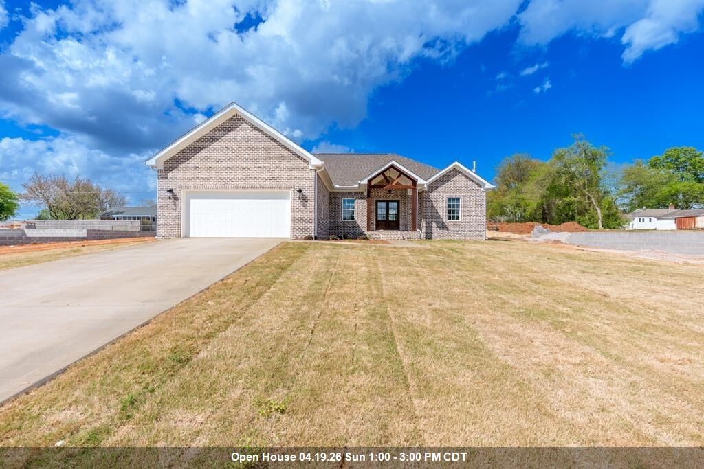 Property Photo:  805 Michigan Ave  AL 35661 - MUSCLE S 