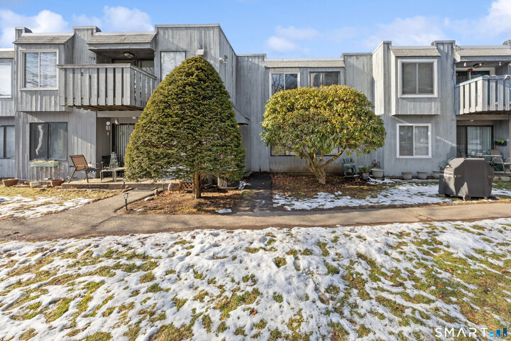 Property Photo:  13 Cedar Court E  CT 06513 