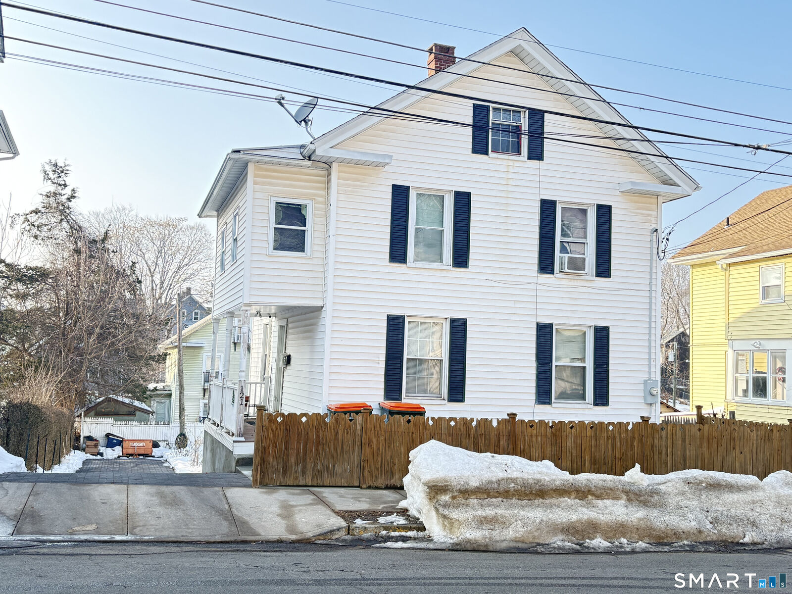 Property Photo:  121 Willow Street  CT 06450 