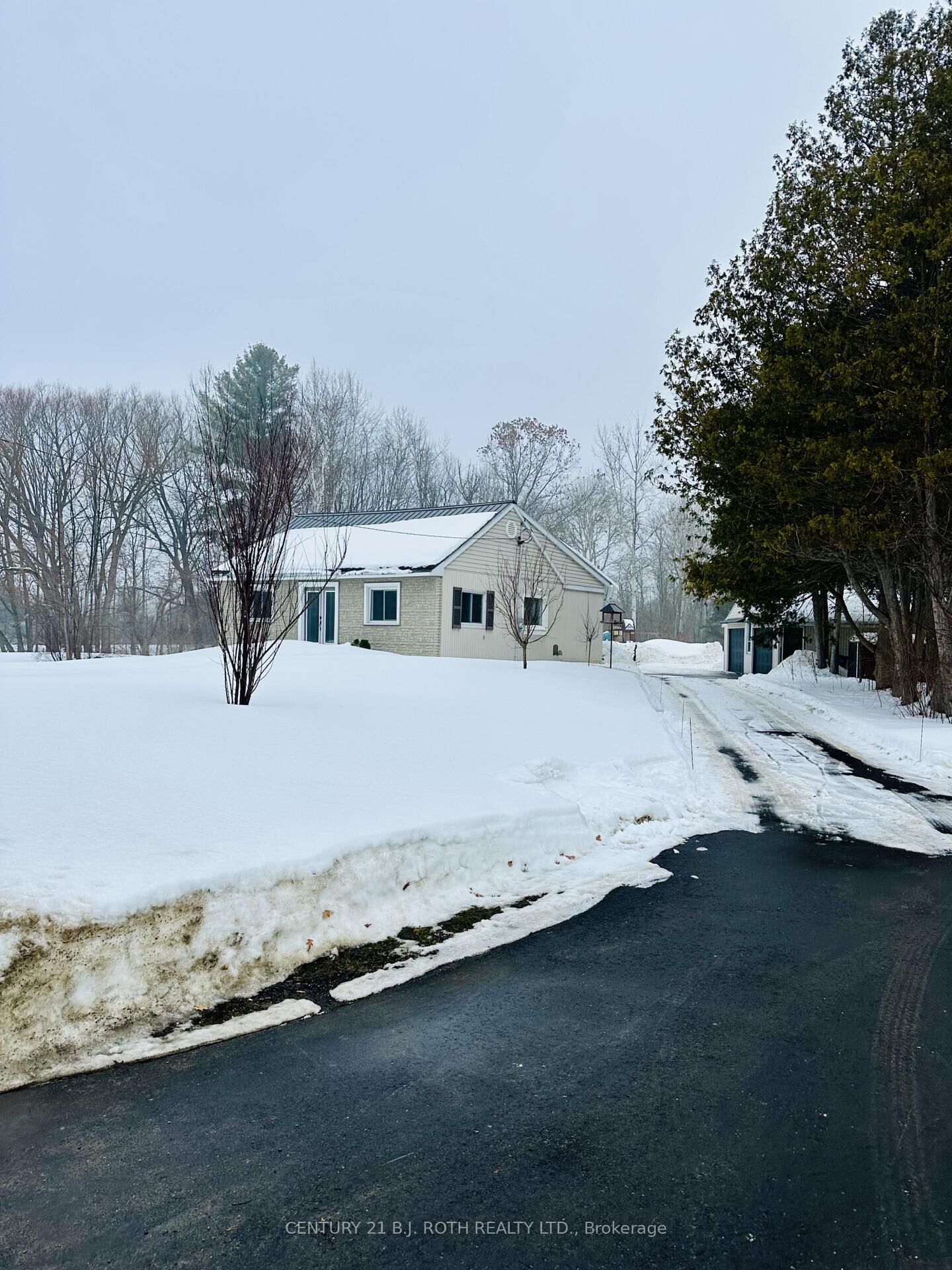 Property Photo:  8109 93 Highway N/A  ON L0K 2E0 