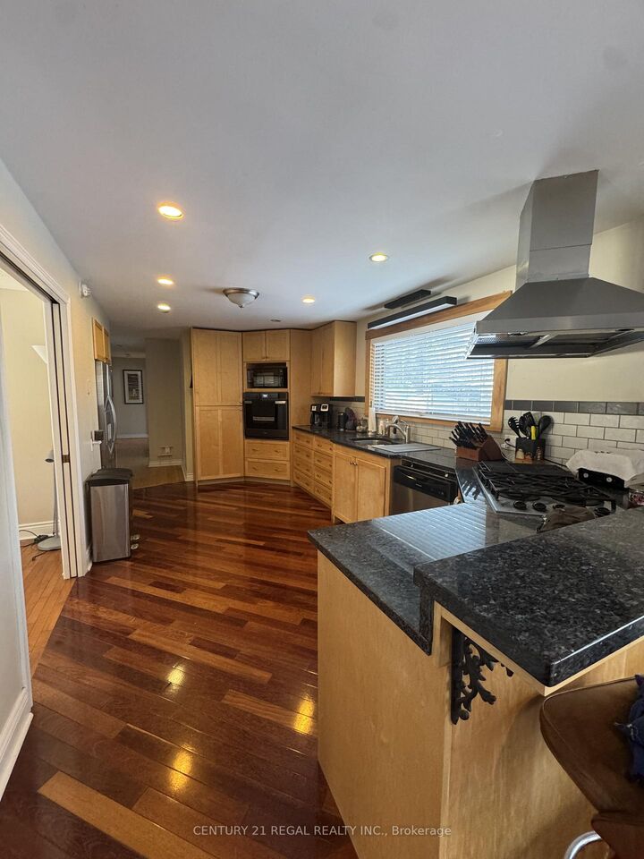 Property Photo:  156 39th Street S  ON L9Z 1S3 