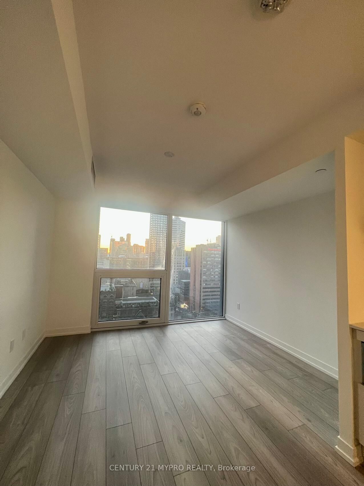 Property Photo:  82 Dalhousie Street 1710  ON M5B 0C5 