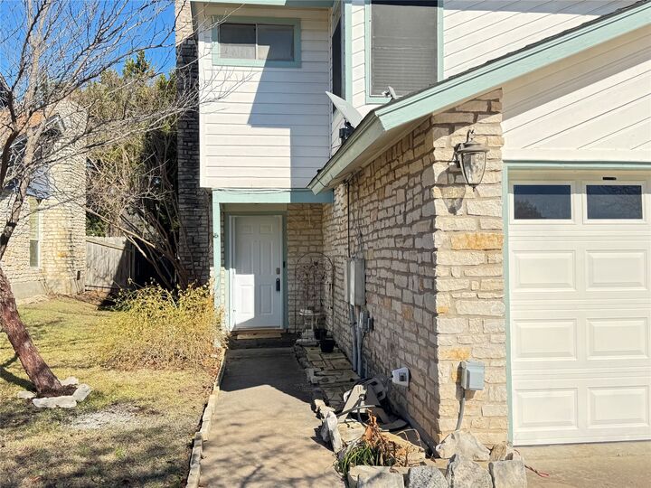 Property Photo: 221 Stowaway Cove A TX 78734