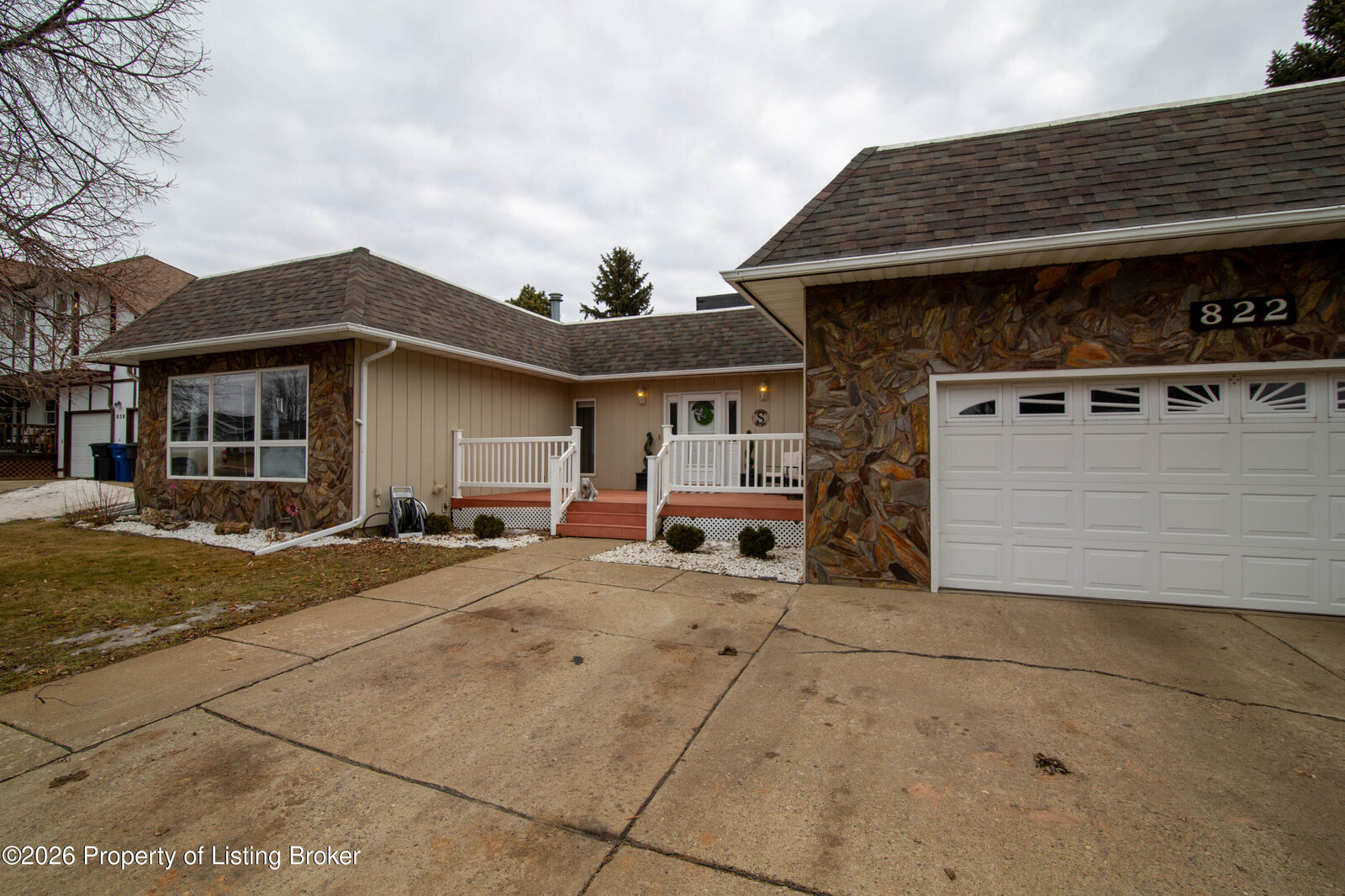 Property Photo:  822 Senior Avenue  ND 58601 