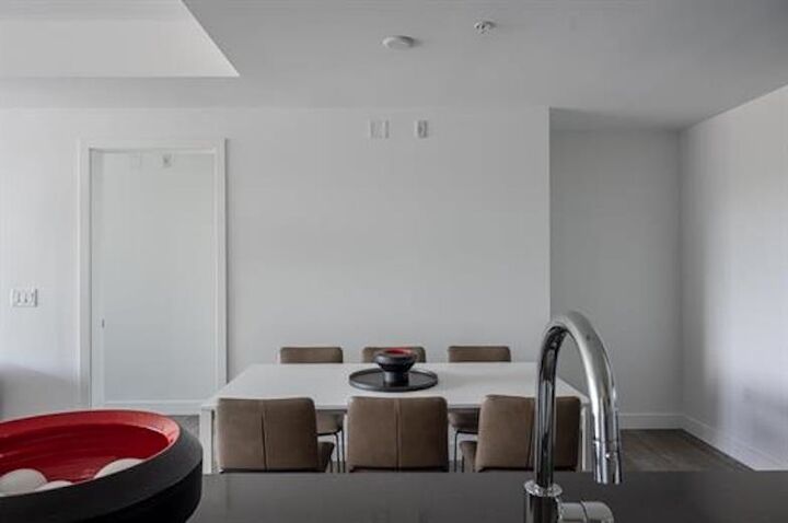 Property Photo:  717 W 17th Avenue 301  BC V5Z 1V1 