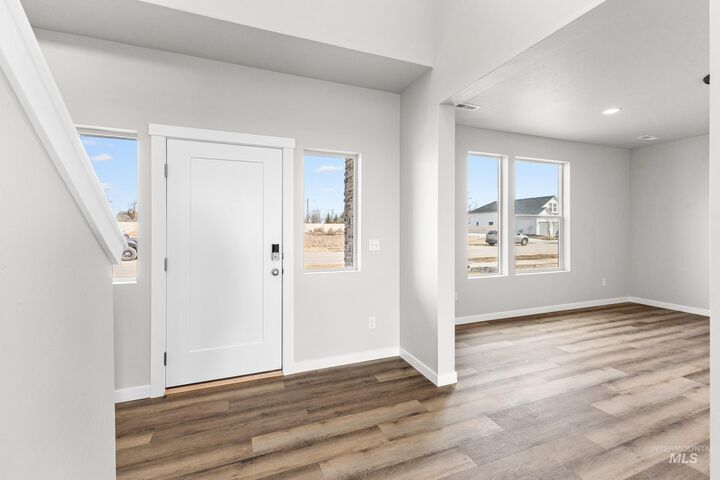 Property Photo: 1063 W Cub River Dr ID 83642