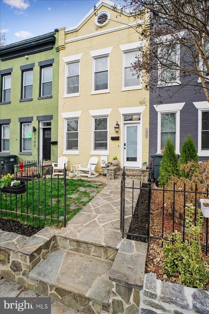 Property Photo:  1704 A Street SE  DC 20003 