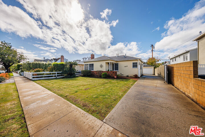 Property Photo:  785 El Medio Ave  CA 90272 