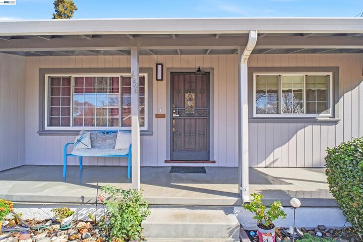 Property Photo:  456 Lewis Ave  CA 94577 