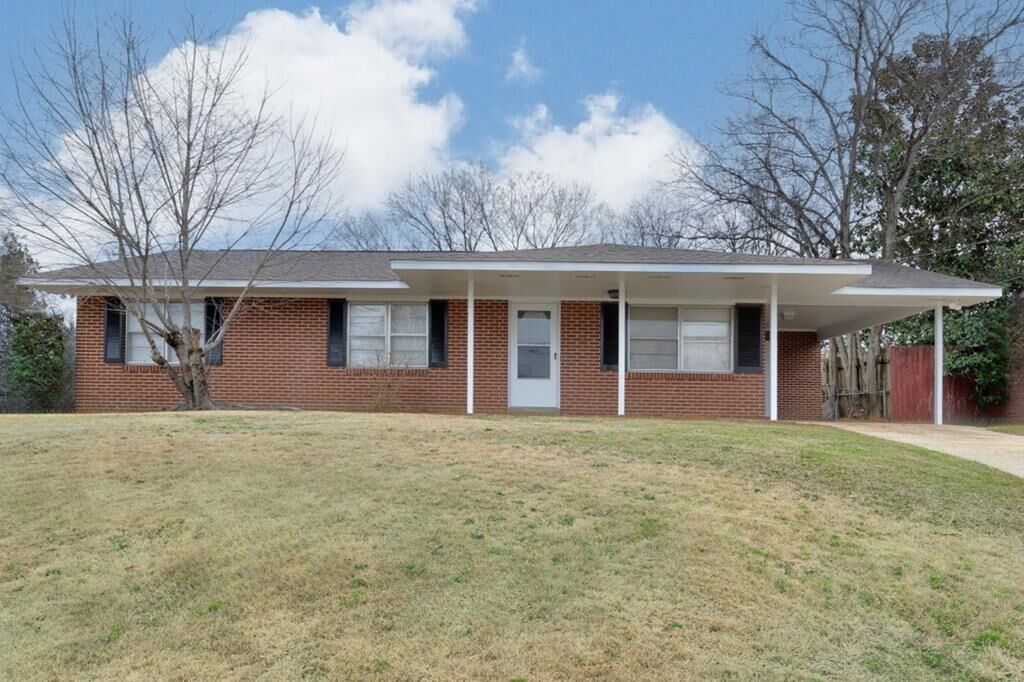 Property Photo:  1818 Somerset Avenue  GA 31903 