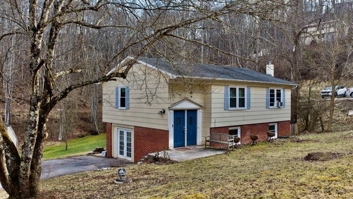 Property Photo: 407 Valley Dr WV 24970