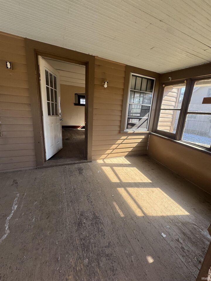 Property Photo: 3127 Holton Avenue IN 46806