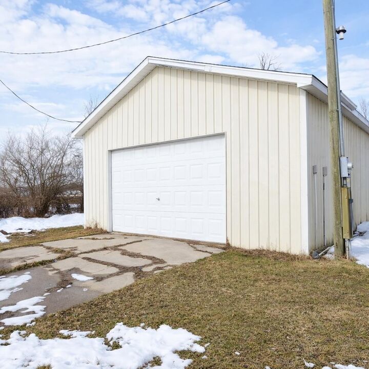 Property Photo:  4742 W Curtis  MI 48618 