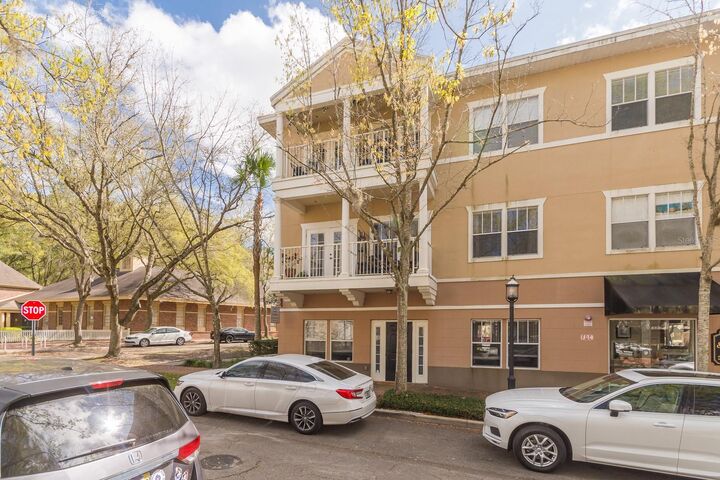 Property Photo:  9119 SW 52nd Avenue 201  FL 32608 