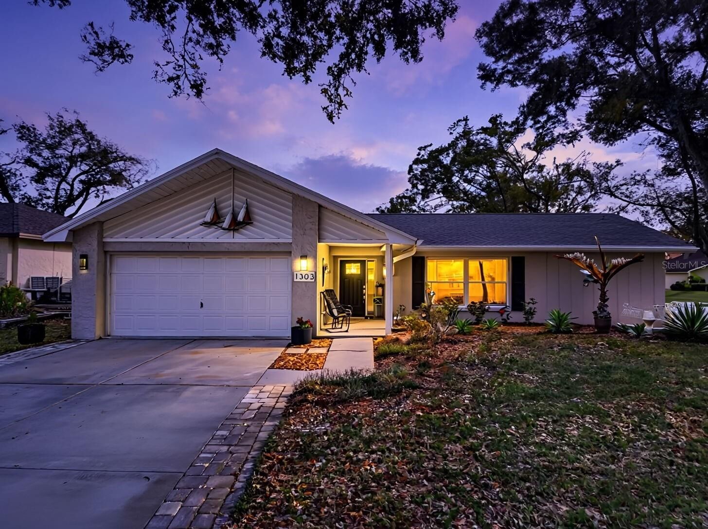 Property Photo: 1303 Glengarry Drive FL 34684