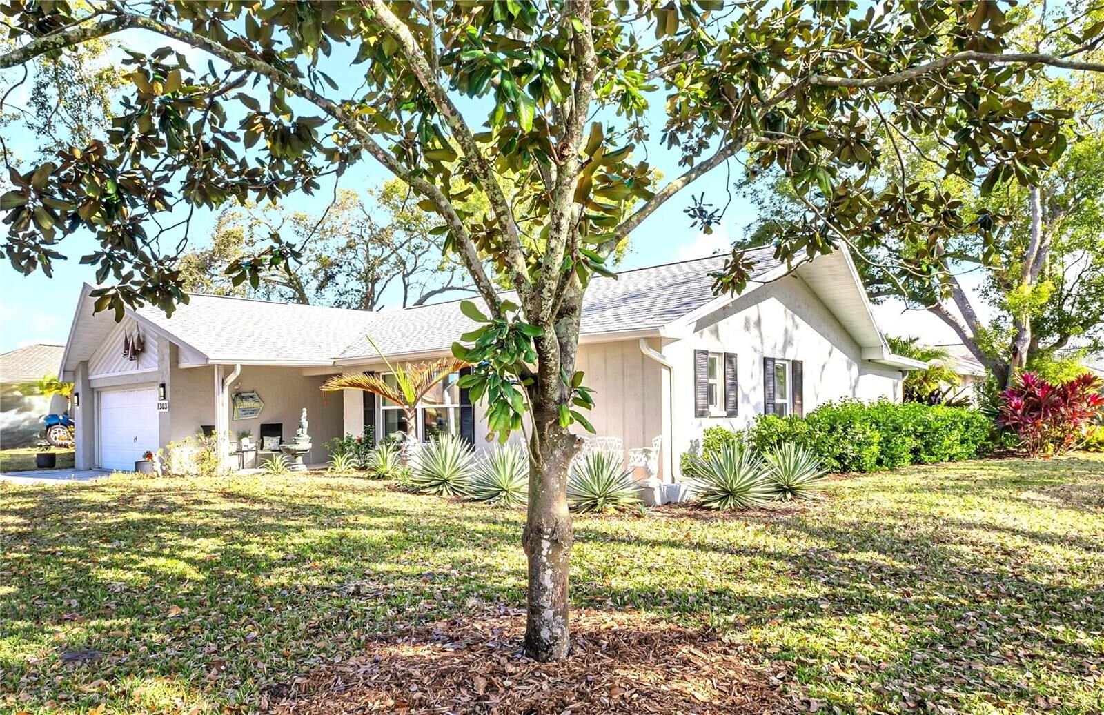 Property Photo:  1303 Glengarry Drive  FL 34684 