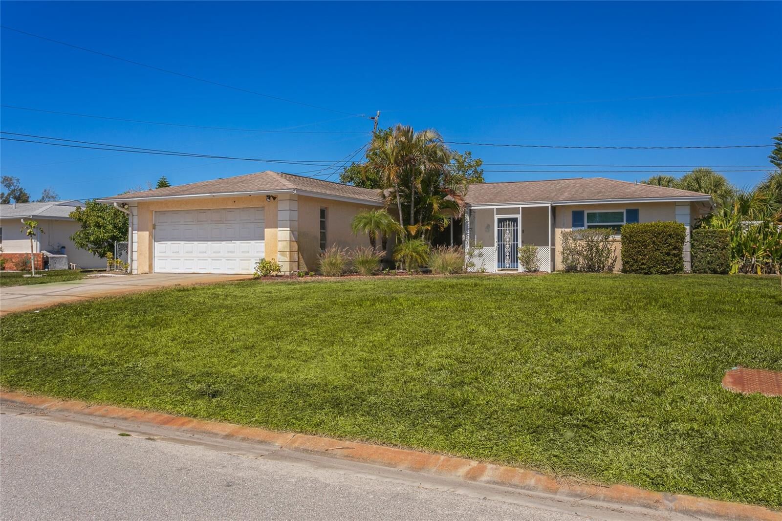 Property Photo: 517 Mount Vernon Drive FL 34293