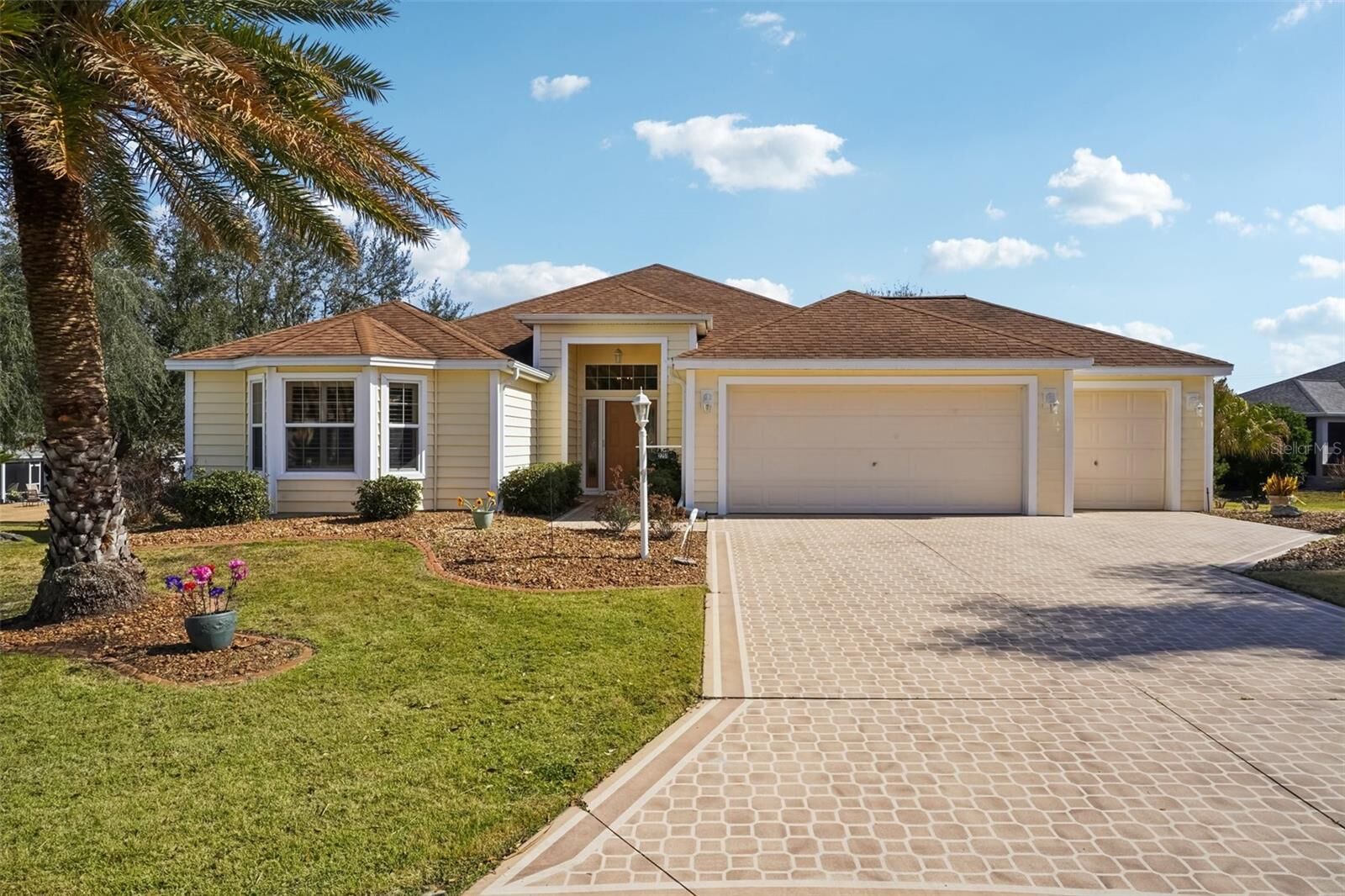 Property Photo:  2251 Opal Court  FL 32162 