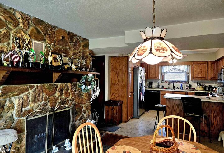 Property Photo:  813 Randall Lane  IA 52601 