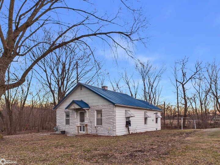 Property Photo:  111 Chestnut  IA 52639 