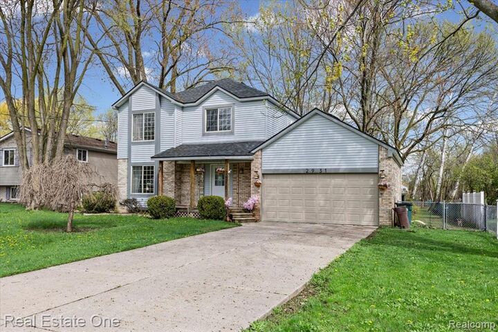 Property Photo:  2931 Wisconsin Road  MI 48083 6129 