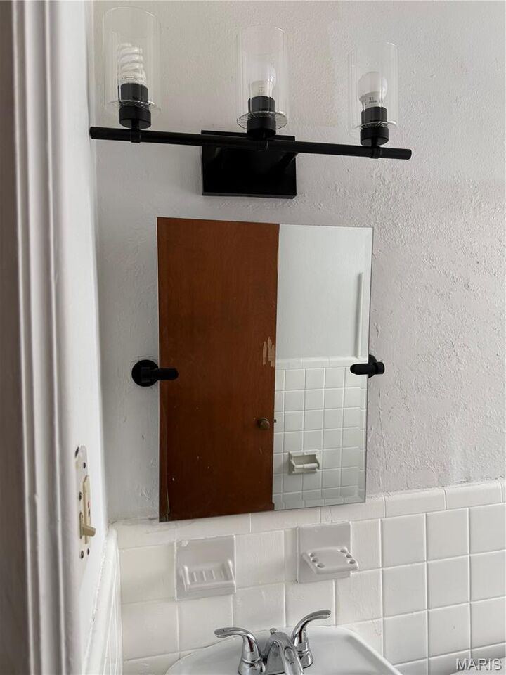 Property Photo:  835 Fontaine Place  MO 63137 