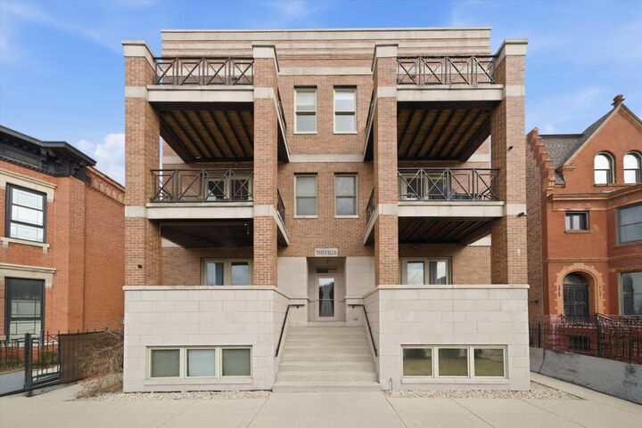 Property Photo:  3945 S Ellis Avenue 3N  IL 60653 