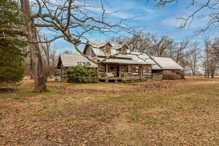 Property Photo:  701 Old Johnston City Road  IL 62896 