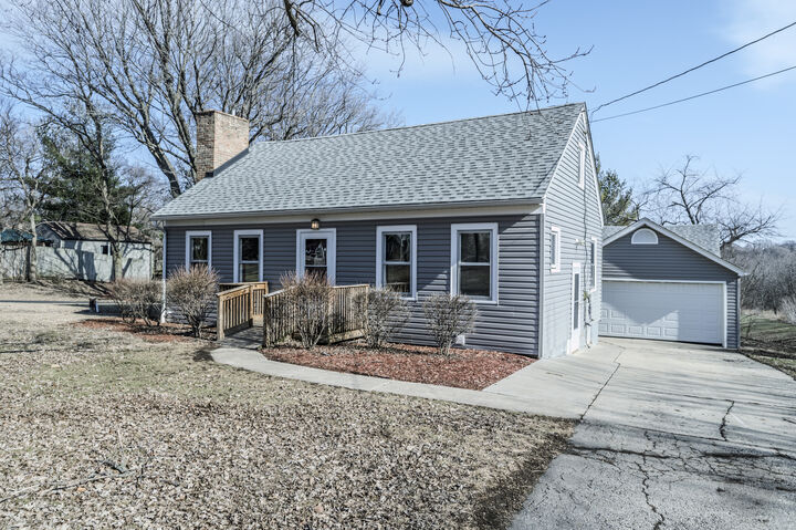 Property Photo: 2240 State Route 31 IL 60543