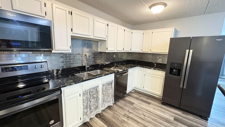 Property Photo:  1050 N Farnsworth Avenue 111  IL 60505 