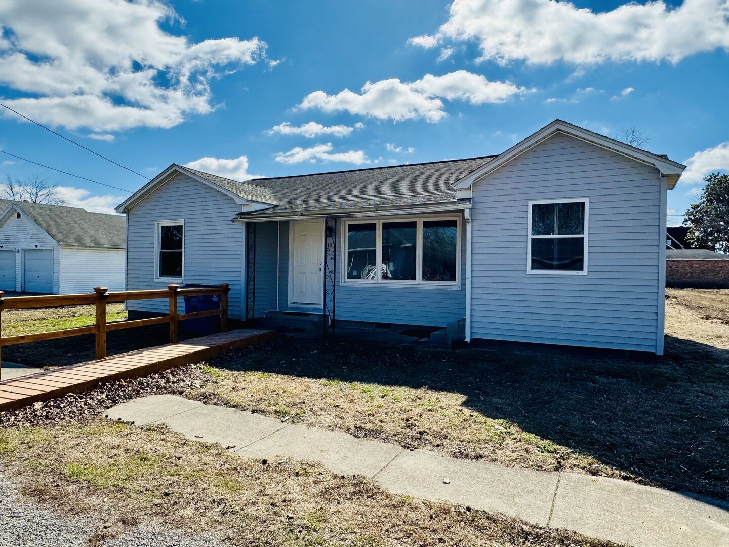 Property Photo: 103 E North Street IL 62884