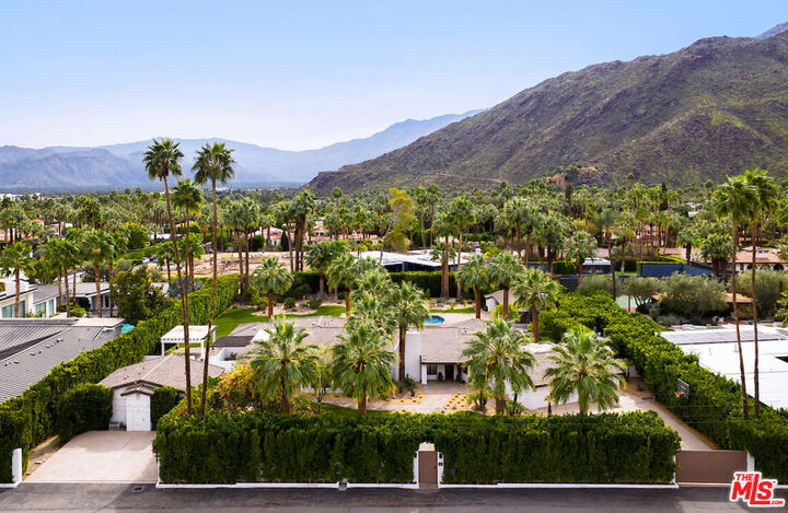 Property Photo:  467 W Via Lola  CA 92262 