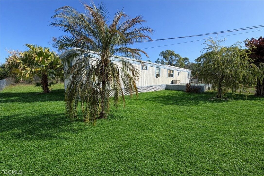 Property Photo:  2204 Tucker Lane  FL 33917 