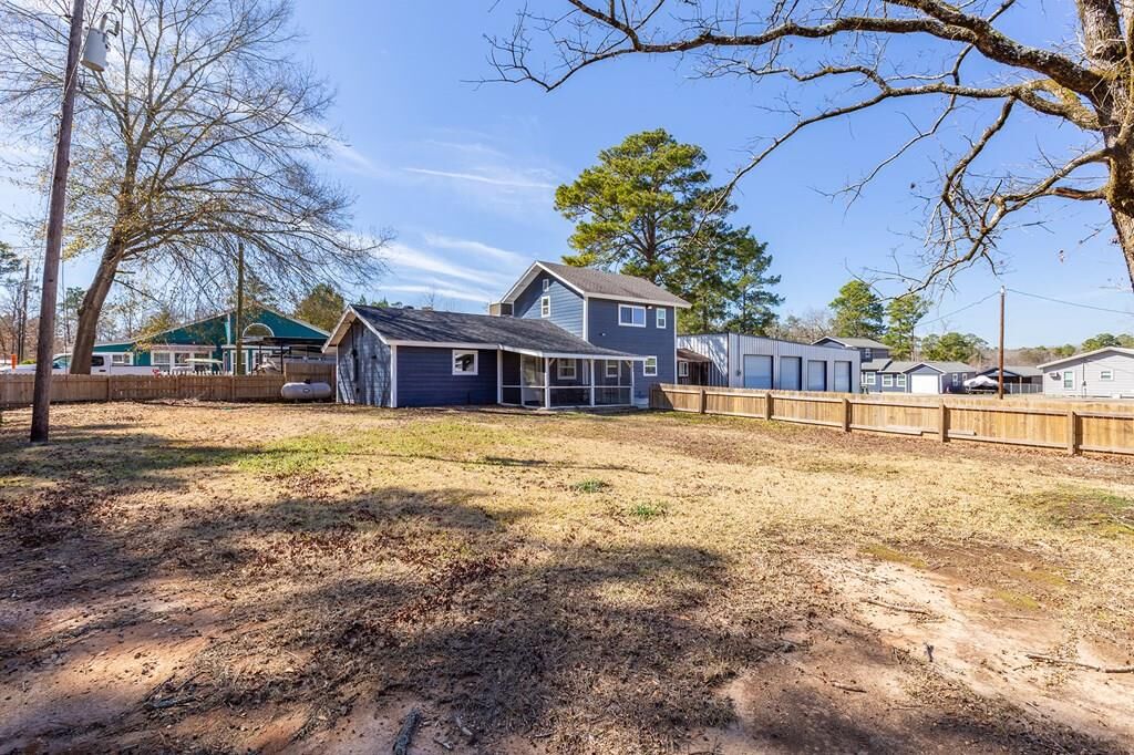 Property Photo:  195 Lakeside Drive  TX 75980 