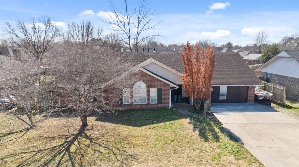 Property Photo:  2415 Cardinal Drive  AR 72764 