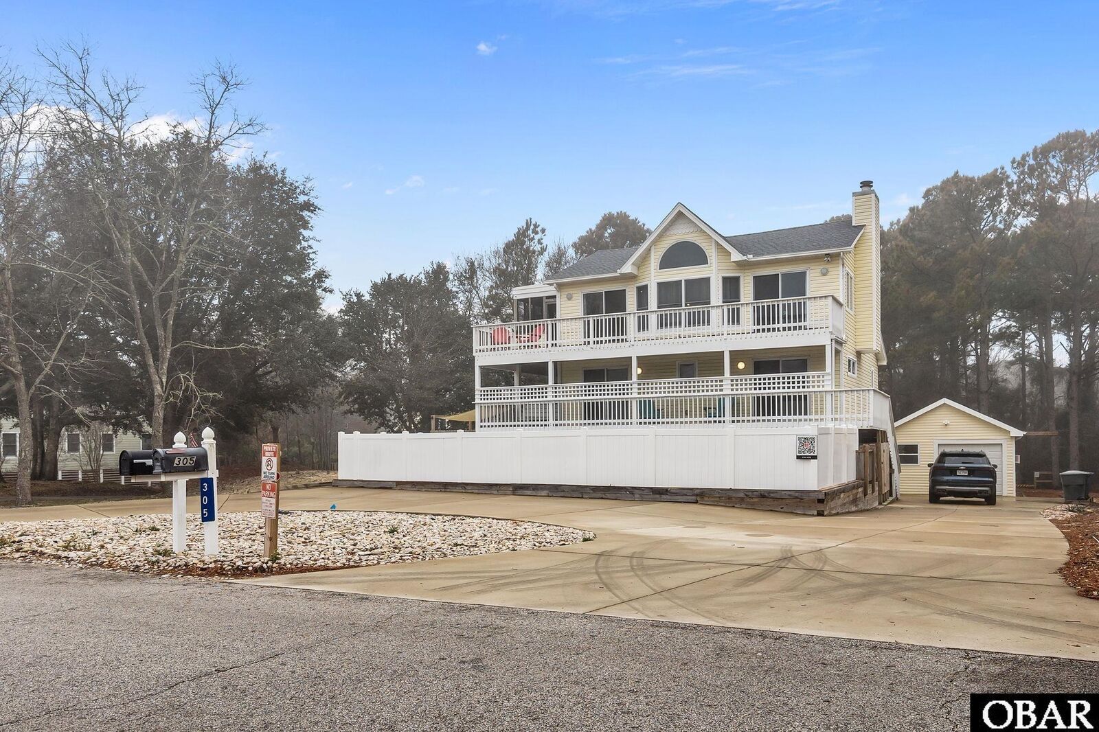 Property Photo:  305 Hillcrest Drive  NC 27949 
