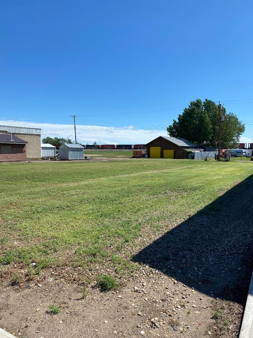 Property Photo: 425 2 Avenue AB T0J 0B0