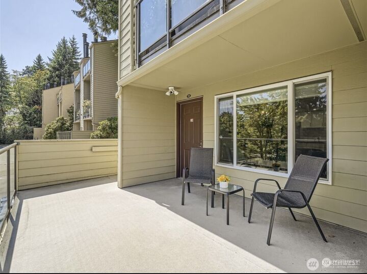 Property Photo: 2933 76th Avenue SE 11E WA 98040