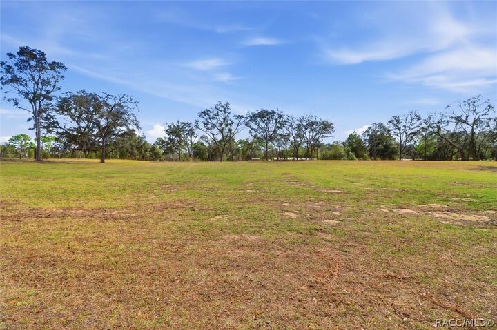 Property Photo: 2720 E Fawn Court FL 34452