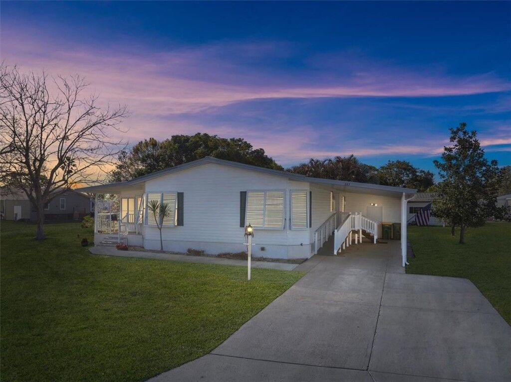 Property Photo: 907 Yew Street FL 32976