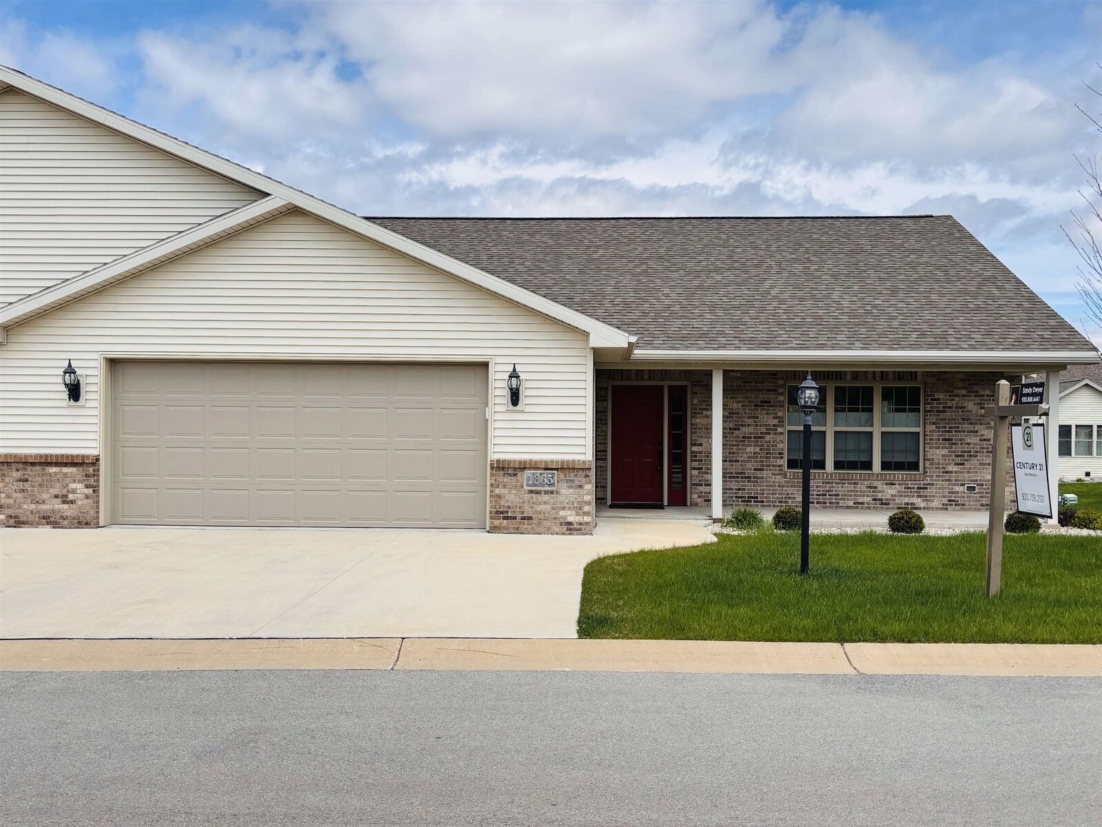 Property Photo:  1365 Candlelight Lane  WI 54937-7538 