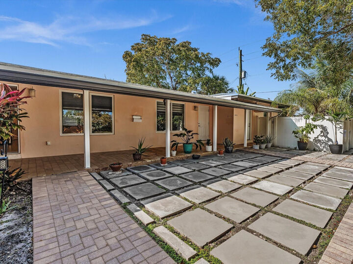 Property Photo: 2016 NE 14th Court 2018/B FL 33304