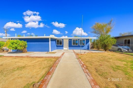 Property Photo:  1012 W Langley Ave  CA 93555 