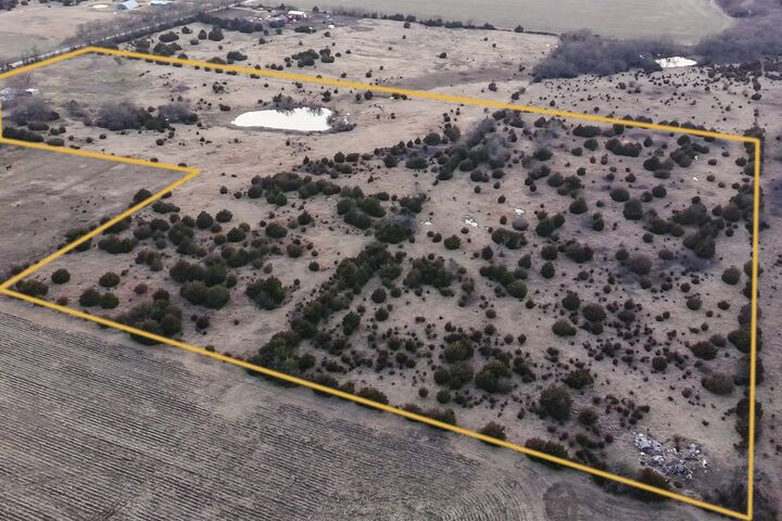 Property Photo:  8630 SE 30th St  KS 67042 