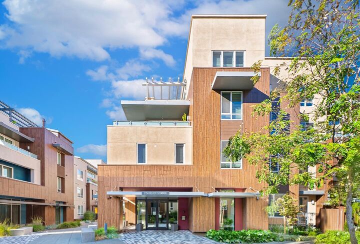 Property Photo:  2358 Velocity Common 206  CA 94539 