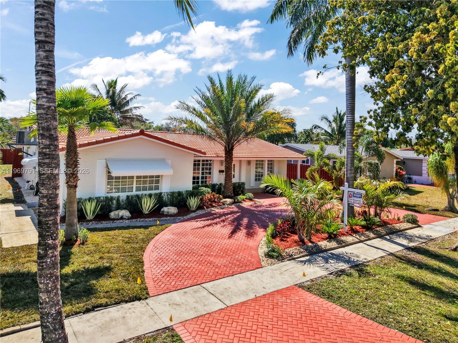 Property Photo:  5300 Grant St  FL 33021 