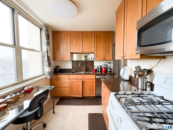 Property Photo: 50 Glenbrook Road Apt 9C CT 06902