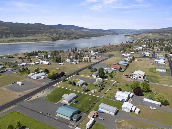 Property Photo: 42010 Quail Run N Rd WA 99122